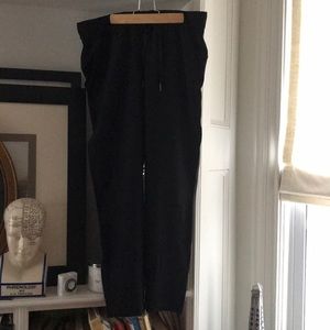 Like new On The Fly Woven pants from Lululemon!
